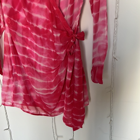 h:ours Jaqi Wrap Dress in Fuchsia Tie Dye Small - Picture 5 of 8